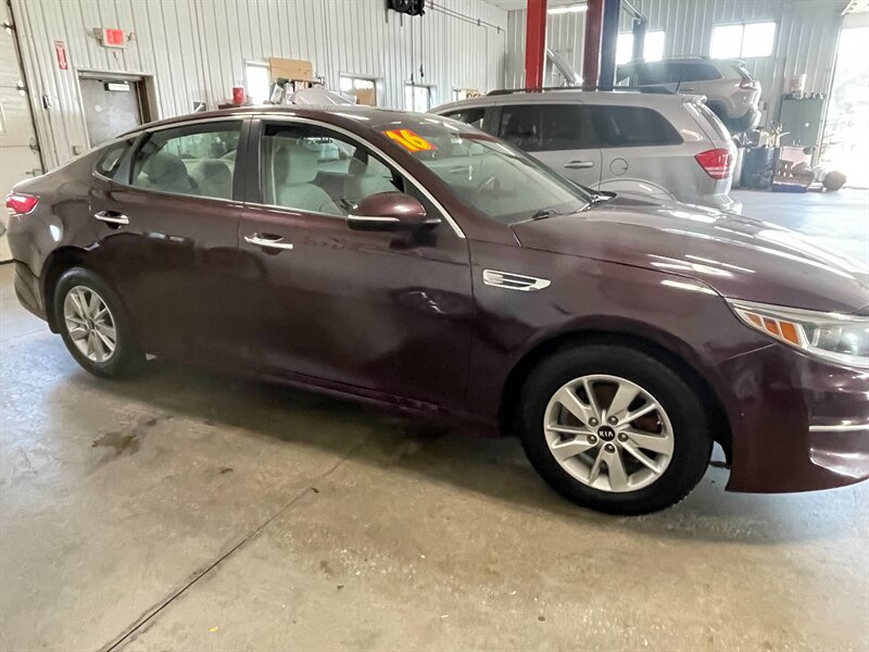2016 Kia Optima LX - Photo 5 - Saint Louis, MI 48880-9800