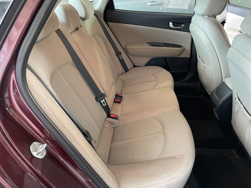 2016 Kia Optima LX - Photo 16 - Saint Louis, MI 48880-9800