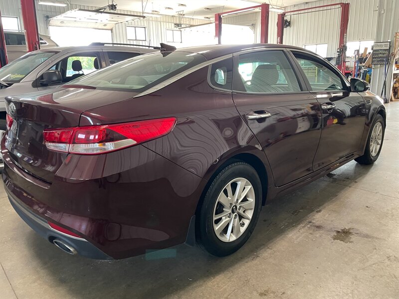2016 Kia Optima LX - Photo 6 - Saint Louis, MI 48880-9800