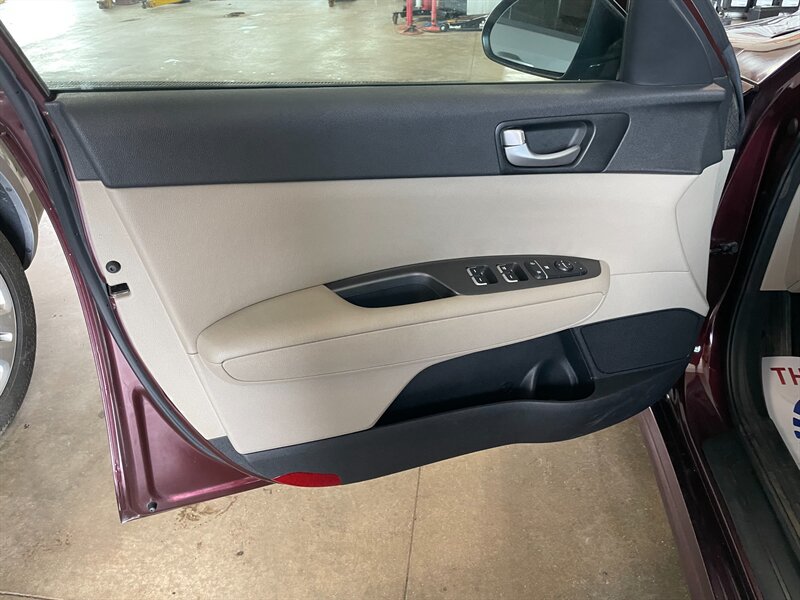 2016 Kia Optima LX - Photo 20 - Saint Louis, MI 48880-9800