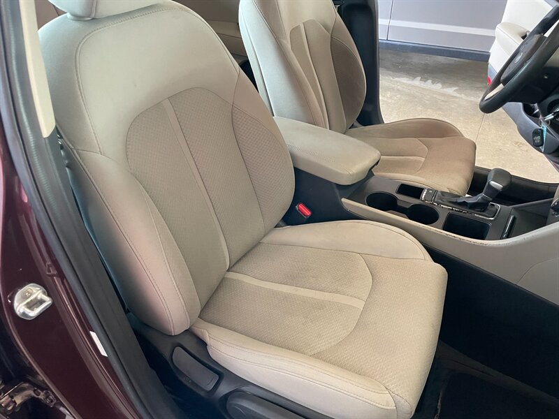 2016 Kia Optima LX - Photo 17 - Saint Louis, MI 48880-9800