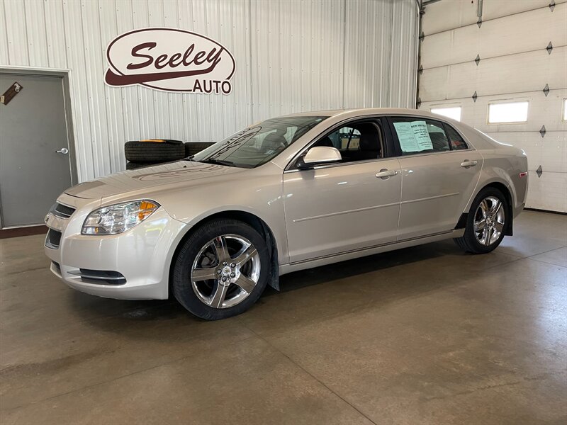 2009 Chevrolet Malibu LT   - Photo 1 - Saint Louis, MI 48880-9800