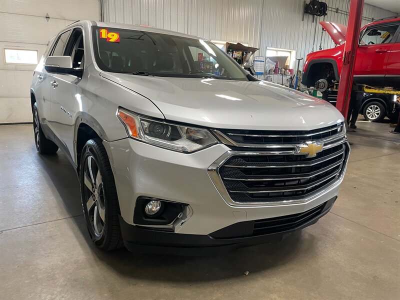 2019 Chevrolet Traverse LT Leather - Photo 4 - Saint Louis, MI 48880-9800