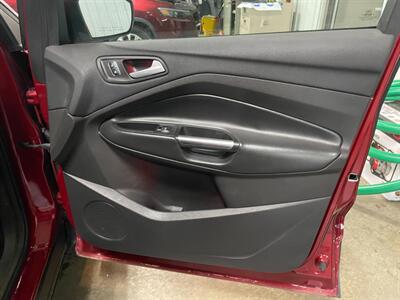 2017 Ford Escape Titanium   - Photo 19 - Saint Louis, MI 48880-9800