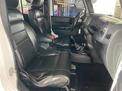 2012 Jeep Wrangler Unlimited Sahara   - Photo 15 - Saint Louis, MI 48880-9800