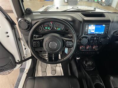 2012 Jeep Wrangler Unlimited Sahara   - Photo 7 - Saint Louis, MI 48880-9800