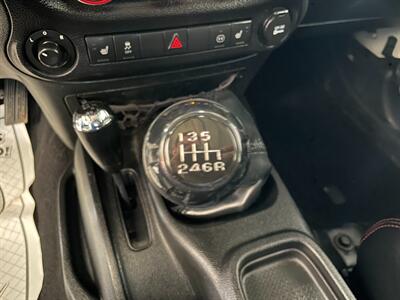 2012 Jeep Wrangler Unlimited Sahara   - Photo 11 - Saint Louis, MI 48880-9800