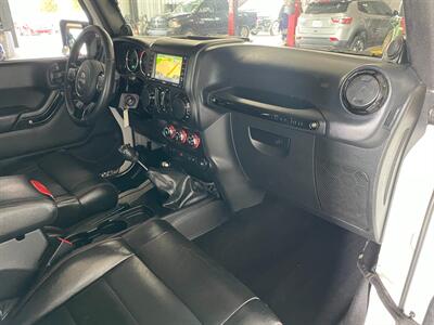2012 Jeep Wrangler Unlimited Sahara   - Photo 17 - Saint Louis, MI 48880-9800