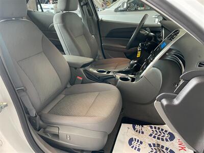 2014 Chevrolet Malibu LS   - Photo 17 - Saint Louis, MI 48880-9800