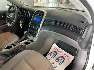 2014 Chevrolet Malibu LS   - Photo 19 - Saint Louis, MI 48880-9800