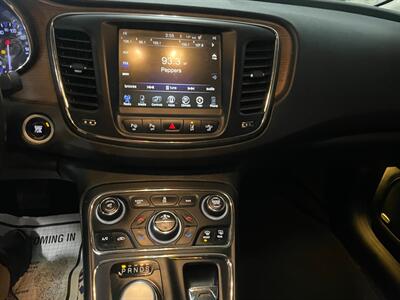 2015 Chrysler 200 C   - Photo 8 - Saint Louis, MI 48880-9800