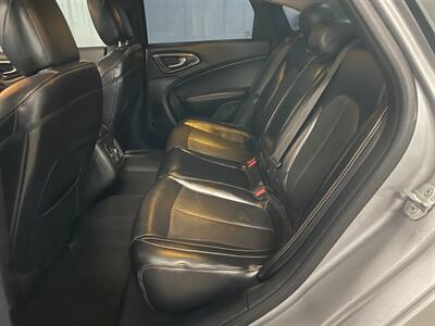 2015 Chrysler 200 C   - Photo 15 - Saint Louis, MI 48880-9800