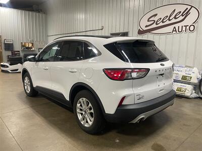 2020 Ford Escape SE   - Photo 3 - Saint Louis, MI 48880-9800