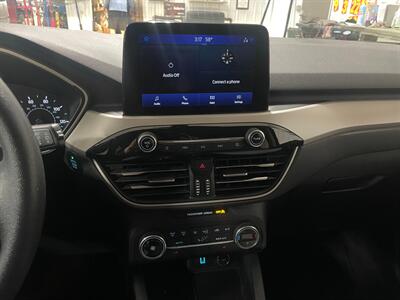2020 Ford Escape SE   - Photo 13 - Saint Louis, MI 48880-9800