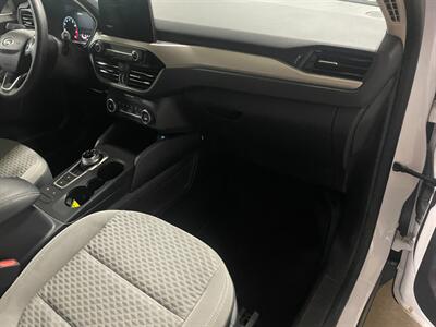 2020 Ford Escape SE   - Photo 20 - Saint Louis, MI 48880-9800