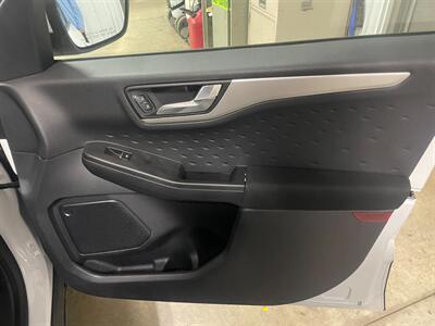 2020 Ford Escape SE   - Photo 22 - Saint Louis, MI 48880-9800