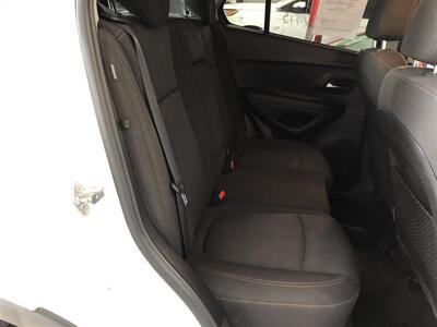 2017 Chevrolet Trax LT   - Photo 18 - Saint Louis, MI 48880-9800