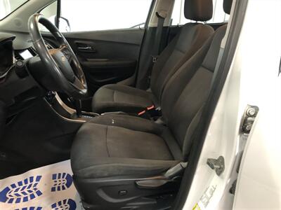 2017 Chevrolet Trax LT   - Photo 15 - Saint Louis, MI 48880-9800
