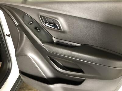 2017 Chevrolet Trax LT   - Photo 21 - Saint Louis, MI 48880-9800