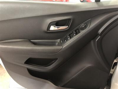 2017 Chevrolet Trax LT   - Photo 20 - Saint Louis, MI 48880-9800