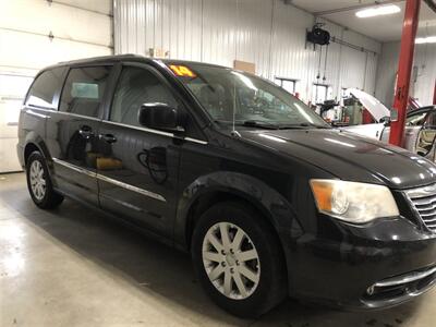 2014 Chrysler Town & Country Touring   - Photo 4 - Saint Louis, MI 48880-9800