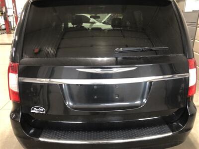 2014 Chrysler Town & Country Touring   - Photo 23 - Saint Louis, MI 48880-9800