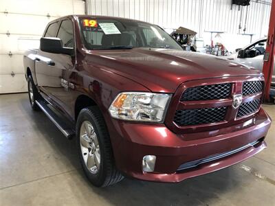 2019 RAM Ram 1500 Classic Tradesman   - Photo 4 - Saint Louis, MI 48880-9800