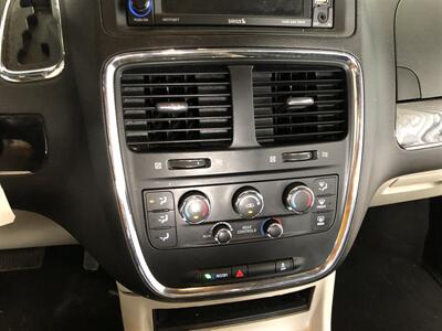 2017 Dodge Grand Caravan SXT   - Photo 13 - Saint Louis, MI 48880-9800