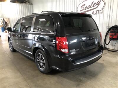 2017 Dodge Grand Caravan SXT   - Photo 3 - Saint Louis, MI 48880-9800