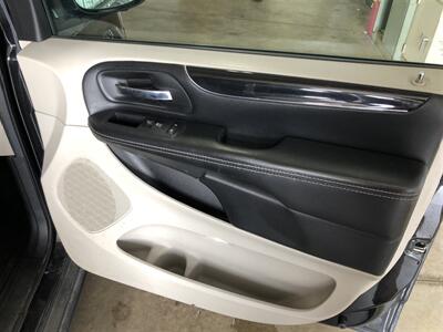 2017 Dodge Grand Caravan SXT   - Photo 20 - Saint Louis, MI 48880-9800