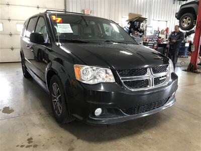 2017 Dodge Grand Caravan SXT   - Photo 4 - Saint Louis, MI 48880-9800