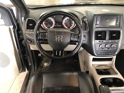 2017 Dodge Grand Caravan SXT   - Photo 9 - Saint Louis, MI 48880-9800