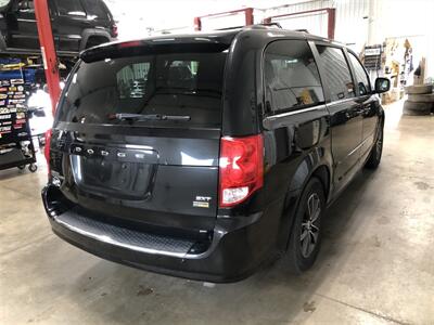 2017 Dodge Grand Caravan SXT   - Photo 6 - Saint Louis, MI 48880-9800