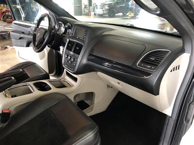 2017 Dodge Grand Caravan SXT   - Photo 19 - Saint Louis, MI 48880-9800