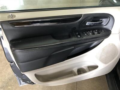 2017 Dodge Grand Caravan SXT   - Photo 25 - Saint Louis, MI 48880-9800