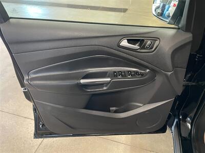 2018 Ford Escape SEL   - Photo 20 - Saint Louis, MI 48880-9800