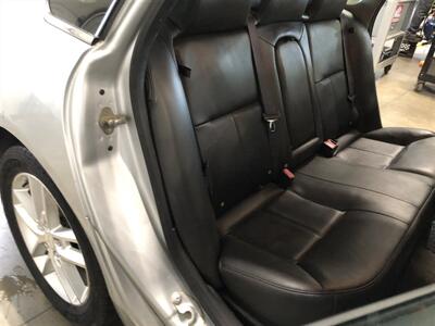 2011 Chevrolet Impala LTZ   - Photo 17 - Saint Louis, MI 48880-9800