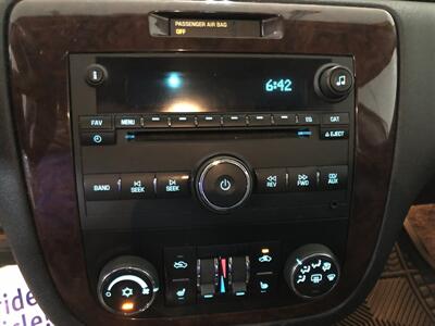 2011 Chevrolet Impala LTZ   - Photo 12 - Saint Louis, MI 48880-9800
