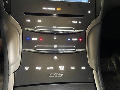 2013 Lincoln MKZ   - Photo 14 - Saint Louis, MI 48880-9800