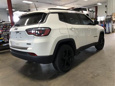 2018 Jeep Compass Latitude   - Photo 5 - Saint Louis, MI 48880-9800
