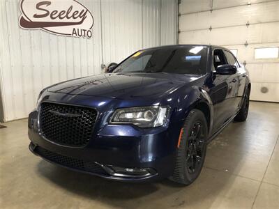 2016 Chrysler 300 Series S   - Photo 2 - Saint Louis, MI 48880-9800