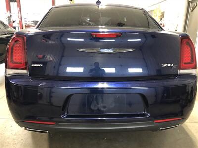 2016 Chrysler 300 Series S   - Photo 35 - Saint Louis, MI 48880-9800