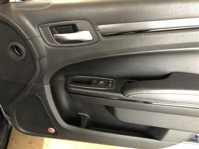 2016 Chrysler 300 Series S   - Photo 28 - Saint Louis, MI 48880-9800