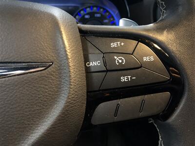 2016 Chrysler 300 Series S   - Photo 13 - Saint Louis, MI 48880-9800