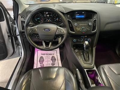 2016 Ford Focus SE   - Photo 9 - Saint Louis, MI 48880-9800
