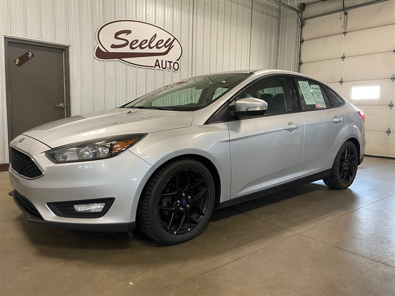2016 Ford Focus SE   - Photo 1 - Saint Louis, MI 48880-9800