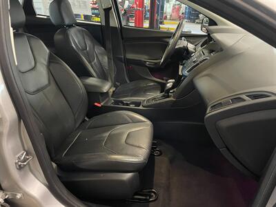 2016 Ford Focus SE   - Photo 17 - Saint Louis, MI 48880-9800