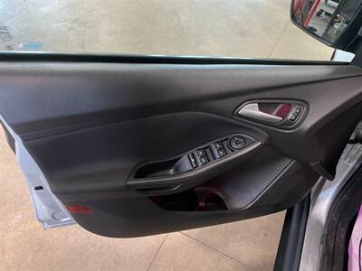 2016 Ford Focus SE   - Photo 21 - Saint Louis, MI 48880-9800