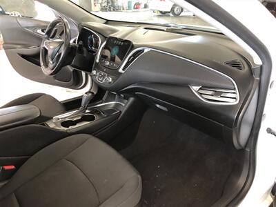 2016 Chevrolet Malibu LT   - Photo 18 - Saint Louis, MI 48880-9800