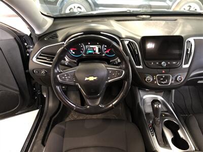 2018 Chevrolet Malibu LT   - Photo 8 - Saint Louis, MI 48880-9800